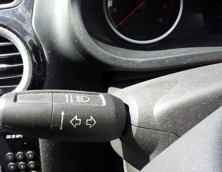 Vauxhall Corsa Design headlight-and-indicator-stalk